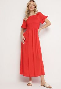 Born2be - Czerwona Bawełniana Sukienka o Kroju Hiszpanki z Elastyczną Górą Niloviria. Okazja: na co dzień. Typ kołnierza: dekolt hiszpanka. Kolor: czerwony. Materiał: bawełna. Długość rękawa: krótki rękaw. Styl: casual, klasyczny #1