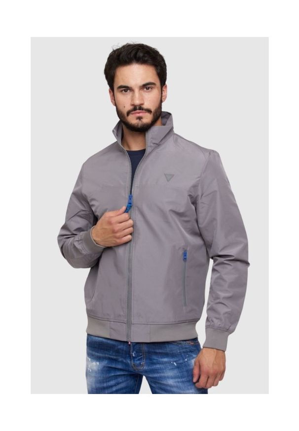 Guess - GUESS Szara kurtka męska przejściowa, Rozmiar S. Typ kołnierza: kołnierzyk stójkowy. Kolor: szary. Wzór: aplikacja