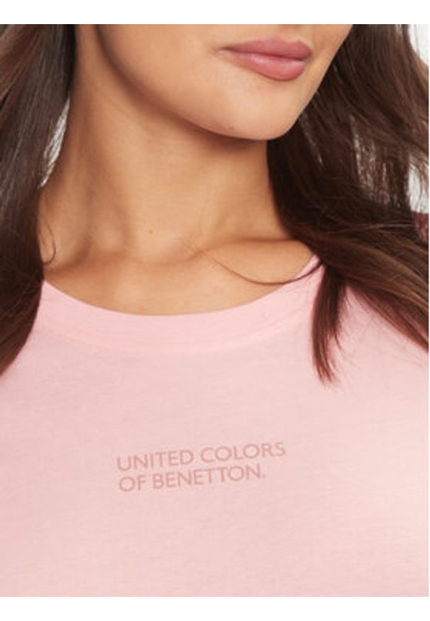 United Colors of Benetton - United Colors Of Benetton Koszulka piżamowa 30963M04S Różowy Regular Fit. Kolor: różowy. Materiał: bawełna