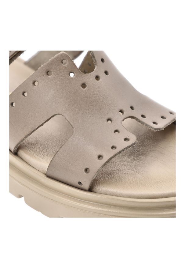 Klapki damskie Armodo, cholewka ze skóry naturalnej z ażurowymi perforacjami szeroki pasek z regulacją na rzep, beżowe, 40440. Kolor: beżowy. Materiał: skóra. Wzór: ażurowy