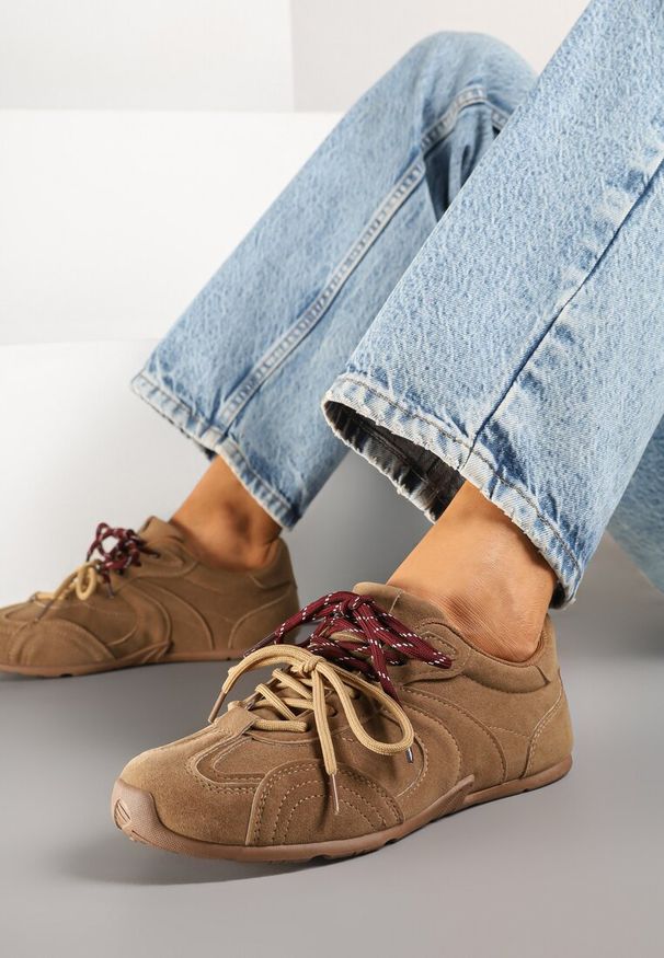 Born2be - Ciemnobeżowe Sneakersy z Podwójnym Wiązaniem Xairana. Okazja: na co dzień. Kolor: beżowy. Materiał: jeans. Wzór: aplikacja. Sezon: wiosna, lato