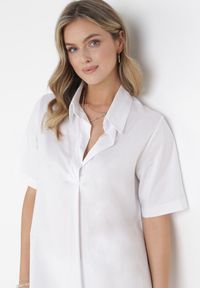 Born2be - Biała Sukienka Pudełkowa z Wiązaniem Aminatte. Okazja: na co dzień, do pracy. Kolor: biały. Wzór: aplikacja. Styl: elegancki, casual #3