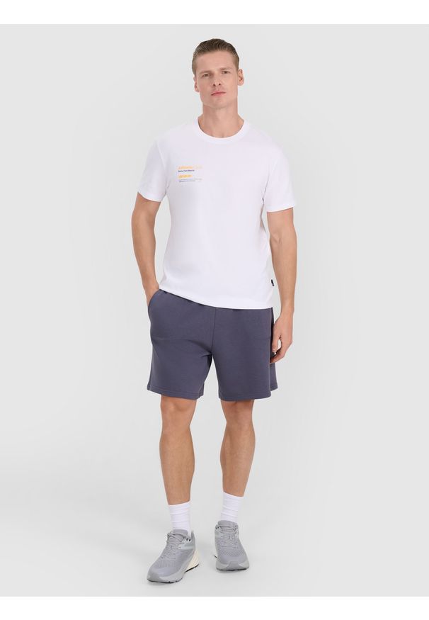 4f - 4F T-shirt regular z nadrukiem męski - brązowy XXL. Okazja: na co dzień. Kolor: biały. Materiał: jersey, materiał, bawełna. Długość rękawa: krótki rękaw. Długość: krótkie. Wzór: nadruk. Styl: sportowy, klasyczny, casual