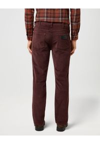 Wrangler - MESKIE SPODNIE SZTRUKSOWE WRANGLER GREENSBORO MAHOGANY 112370724. Materiał: sztruks #5