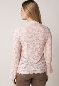 Born2be - Różowa Koronkowa Bluzka z Falbanką i Rozszerzanymi Rękawami Nelaetia. Typ kołnierza: kołnierz z falbankami. Kolor: różowy. Materiał: koronka. Wzór: koronka. Styl: elegancki, klasyczny #4