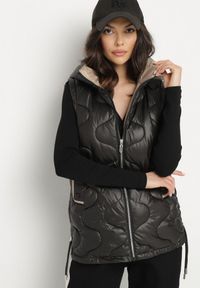 Born2be - Czarna Kamizelka Pikowana z Odpinanym Kapturem Vilzeki. Okazja: na co dzień. Kolor: czarny. Materiał: jeans. Styl: klasyczny, casual, elegancki #5