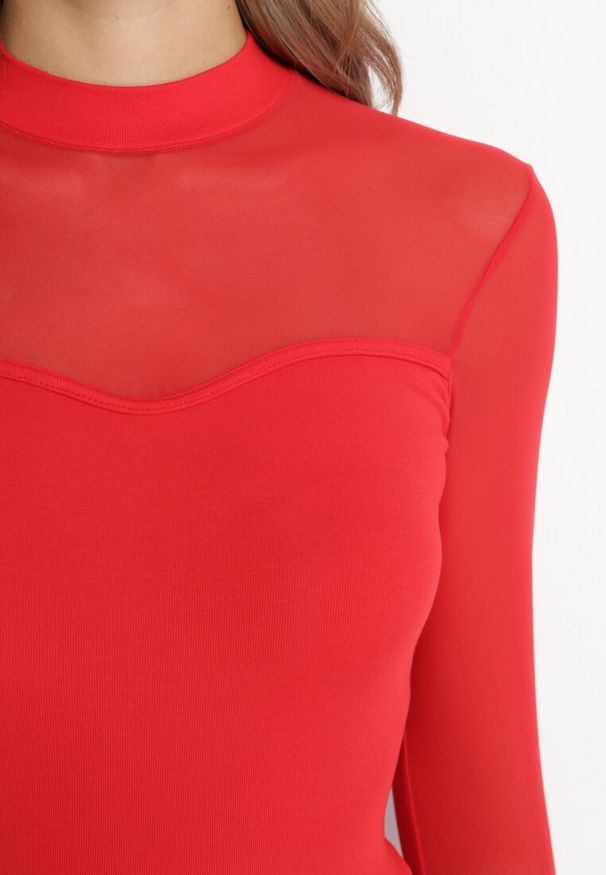 Born2be - Czerwona Bluzka z Siateczkową Górą i Półgolfem Lufenna. Kolor: czerwony. Materiał: wiskoza. Styl: elegancki