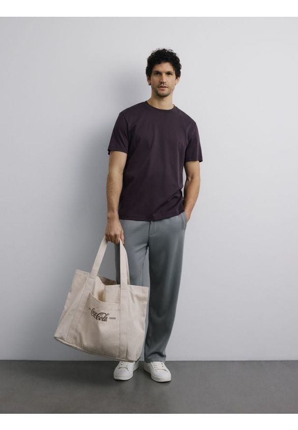 Reserved - T-shirt regular z bawełny merceryzowanej - brązowy. Kolor: brązowy. Materiał: bawełna