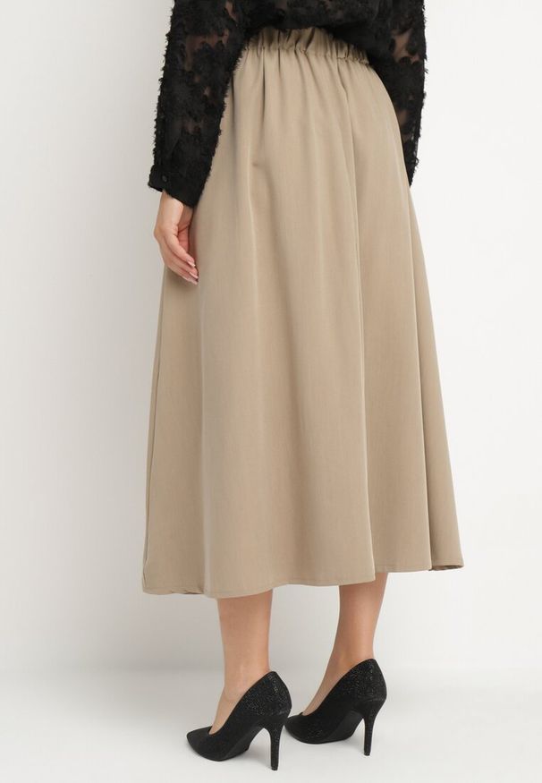 Born2be - Beżowa Rozkloszowana Spódnica z Wiskozą Jenneva. Okazja: na co dzień. Kolor: beżowy. Materiał: wiskoza. Styl: elegancki, casual