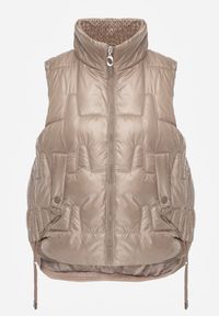 Renee - Ciemnobeżowa Kamizelka Pikowana Ozdobiona Troczkami i Stójką Terinora. Okazja: na co dzień. Typ kołnierza: kołnierzyk stójkowy. Kolor: beżowy. Materiał: jeans. Wzór: aplikacja. Styl: casual, elegancki #5