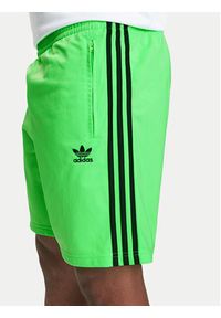 Adidas - adidas Szorty sportowe adicolor Firebird JY1340 Zielony Regular Fit. Kolor: zielony. Materiał: syntetyk. Styl: sportowy