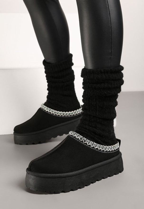 Born2be - Czarne Śniegowce na Grubej Podeszwie z Niską Haftowaną Cholewką Etandiel. Okazja: na co dzień. Kolor: czarny. Materiał: jeans. Szerokość cholewki: normalna. Wzór: haft. Sezon: zima. Styl: casual