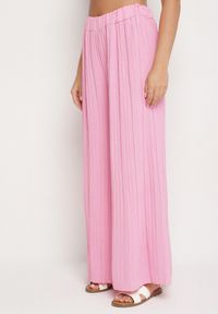 Born2be - Różowy Komplet Bluzka z Wiązanym Paskiem i Szerokie Spodnie Dolarea. Kolor: różowy. Wzór: aplikacja #7