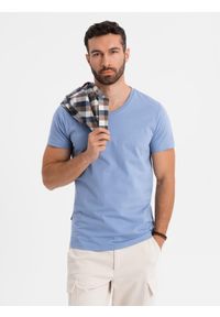 Ombre Clothing - Klasyczna męska bawełniana koszulka z dekoltem w serek BASIC – niebieska V20 - Rozmiar: L. Typ kołnierza: dekolt w serek. Kolor: niebieski. Materiał: bawełna. Styl: klasyczny