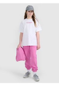 4f - 4F T-shirt oversize z nadrukiem dziewczęcy - biały 134 (8-9 lat). Okazja: na co dzień. Kolor: biały. Materiał: jersey, bawełna. Długość rękawa: krótki rękaw. Długość: krótkie. Wzór: nadruk. Sezon: lato. Styl: sportowy, klasyczny, casual