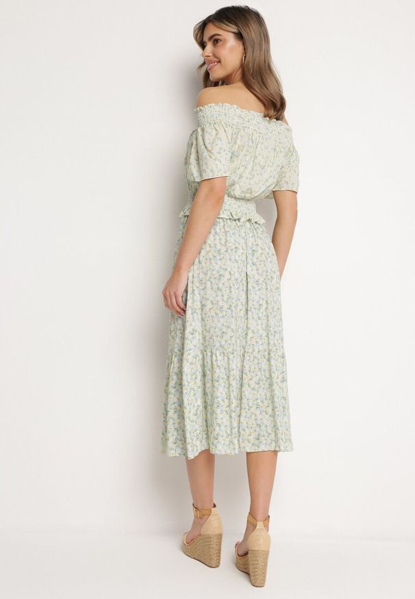 Born2be - Jasnoniebieski Letni Komplet Bawełniany Bluzka Hiszpanka i Rozkloszowana Spódnica w Kwiaty Zireaelma. Kolor: niebieski. Materiał: bawełna. Wzór: kwiaty