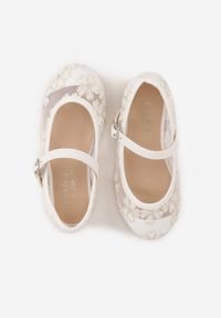 Born2be - Białe Siateczkowe Balerinki z Paskiem z Klamerką Zdobione Kwiatowym Haftem Canlea. Okazja: na spacer, na co dzień, na uczelnię, na imprezę. Zapięcie: pasek. Kolor: biały. Materiał: jeans. Wzór: aplikacja, haft, kwiaty. Styl: casual #3