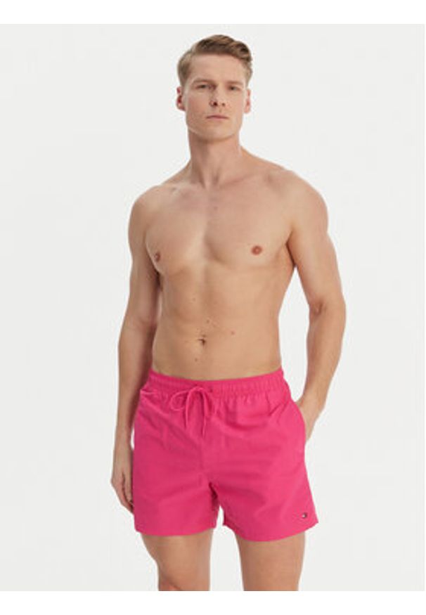 TOMMY HILFIGER - Tommy Hilfiger Szorty kąpielowe UM0UM03477 Różowy Regular Fit. Kolor: różowy. Materiał: syntetyk