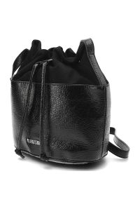 Big Star Accessories - Czarna Torebka Big Star Damski Worek. Kolor: czarny. Wzór: aplikacja. Materiał: skórzane #1