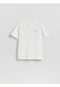 Reserved - T-shirt comfort z nadrukiem na plecach - kremowy. Kolor: kremowy. Materiał: dzianina, bawełna. Wzór: nadruk #1