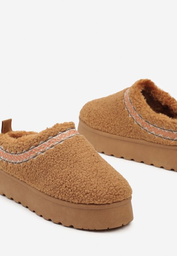 Born2be - Brązowe Śniegowce na Grubej Podeszwie Ozdobione Haftem Zinnalora. Okazja: na co dzień. Kolor: brązowy. Materiał: wełna, jeans. Wzór: haft, aplikacja. Sezon: zima. Styl: casual, elegancki