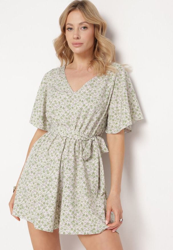 Born2be - Zielony Kombinezon z Gumką w Pasie Zapinany przy Karku na Guzik z Dodatkowym Materiałowym Paskiem Odilla. Okazja: na spotkanie biznesowe, do pracy. Kolor: zielony. Materiał: materiał. Długość rękawa: krótki rękaw. Długość: długie. Styl: elegancki, biznesowy