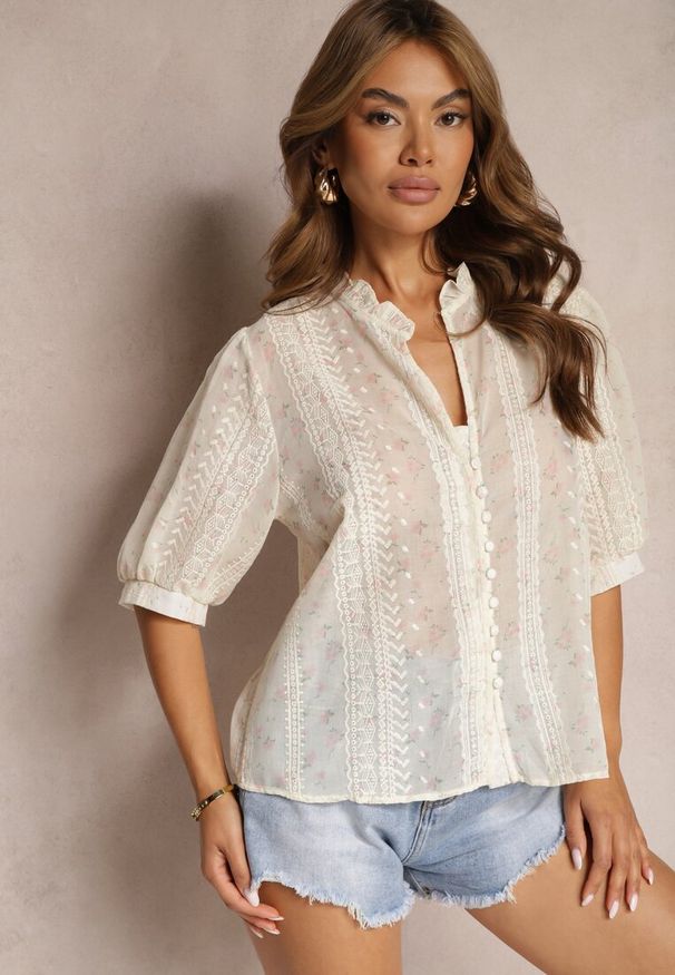 Renee - Beżowa Koszula z Bawełną i Stójką Wykończona Guzikami Vosofia. Okazja: na spotkanie biznesowe, do pracy, na co dzień. Typ kołnierza: kołnierzyk stójkowy. Kolor: beżowy. Materiał: bawełna. Długość rękawa: długi rękaw. Długość: długie. Styl: casual, klasyczny, biznesowy