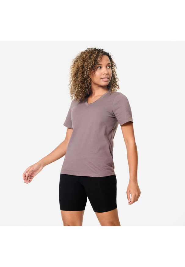 NYAMBA - Koszulka z krótkim rękawem damska Domyos Gym & Pilates. Kolor: fioletowy, brązowy, wielokolorowy. Materiał: bawełna, materiał. Długość rękawa: krótki rękaw. Długość: krótkie. Sport: joga i pilates