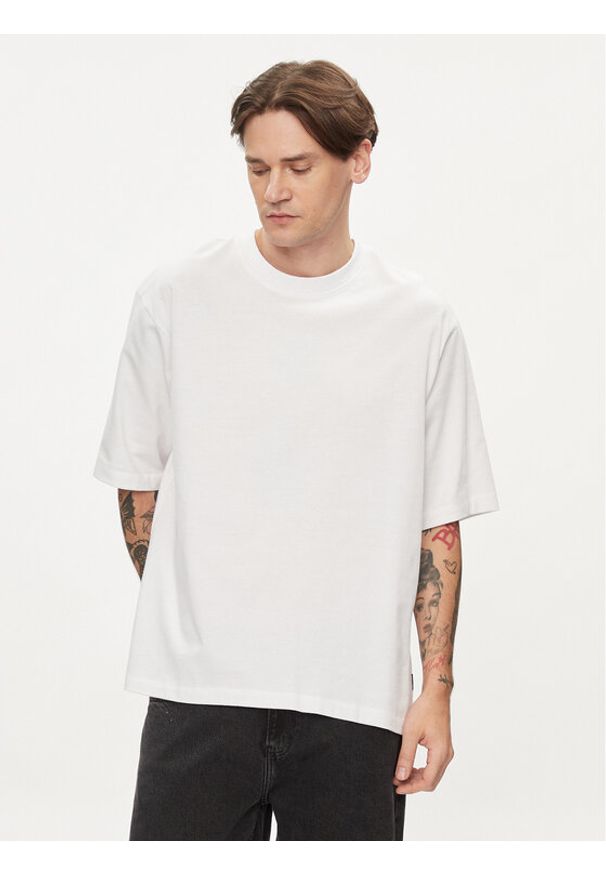 Only & Sons T-Shirt Millenium 22027787 Biały Oversize. Kolor: biały. Materiał: bawełna