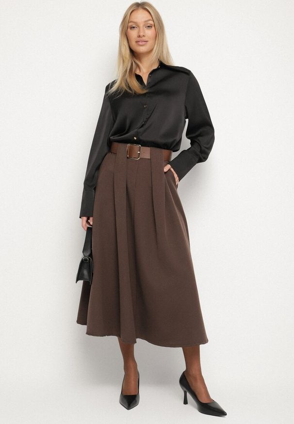 Born2be - Brązowa Rozkloszowana Spódnica z Wiskozą Zdobiona Paskiem z Klamrą Tinevia. Okazja: do pracy, na co dzień. Kolor: brązowy. Materiał: wiskoza. Długość: długie. Wzór: aplikacja. Styl: casual