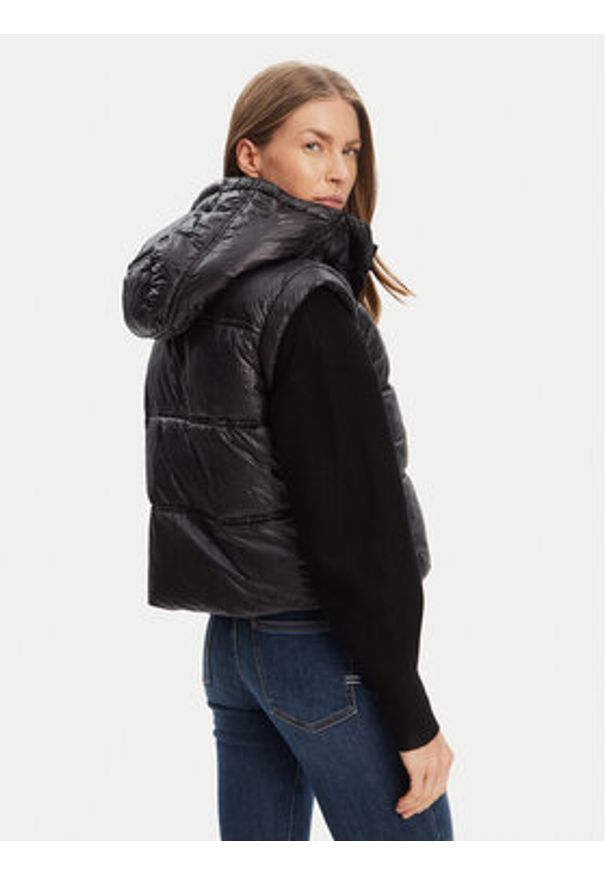 Guess Bezrękawnik W5YL11 WHDO2 Czarny Regular Fit. Kolor: czarny. Materiał: syntetyk. Długość rękawa: bez rękawów