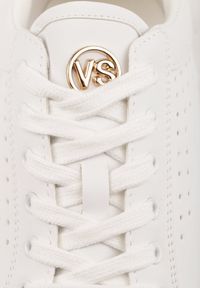 Renee - Białe Sneakersy VICES Ozdobione Gwiazdą i Błyszczącą Wstawką Oranatta. Okazja: na co dzień. Kolor: biały. Materiał: jeans. Wzór: aplikacja #2