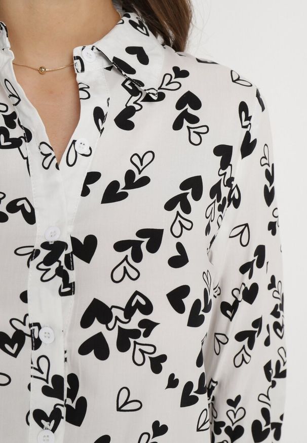 Born2be - Biała Koszula z Wiskozy w Serduszka Ornela. Kolor: biały. Materiał: wiskoza. Wzór: aplikacja