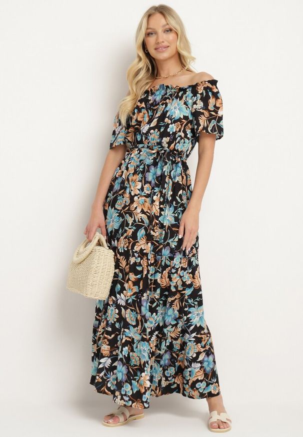 Born2be - Czarno-Niebieska Sukienka z Hiszpańskim Dekoltem z Wiązanym Paskiem w Kwiaty z Bawełny Rissanique. Okazja: na co dzień. Kolor: czarny. Materiał: bawełna. Wzór: kwiaty. Sezon: lato. Typ sukienki: rozkloszowane. Styl: casual, elegancki