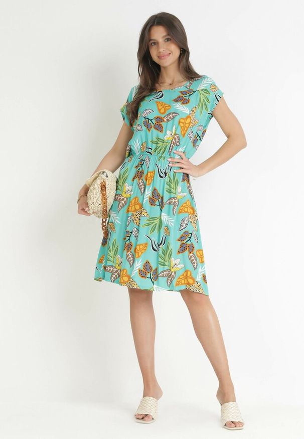 Born2be - Miętowa Wiskozowa Sukienka Midi z Gumką w Pasie z Motywem Roślinnym Mireli. Okazja: na co dzień. Kolor: miętowy. Materiał: wiskoza. Długość rękawa: krótki rękaw. Styl: casual. Długość: midi