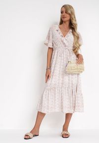 Born2be - Różowo-Jasnofioletowa Sukienka z Gumką w Pasie i Kopertowym Dekoltem z Falbankami Kyphine. Okazja: na wesele, na ślub cywilny. Typ kołnierza: kołnierz z falbankami. Kolor: fioletowy. Typ sukienki: kopertowe #5