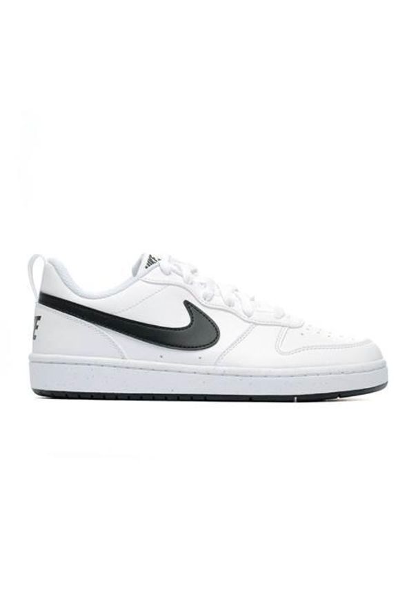 Buty do chodzenia damskie Nike Court Borough Low Recraft Bg. Kolor: biały. Materiał: materiał, syntetyk. Szerokość cholewki: normalna. Model: Nike Court. Sport: turystyka piesza