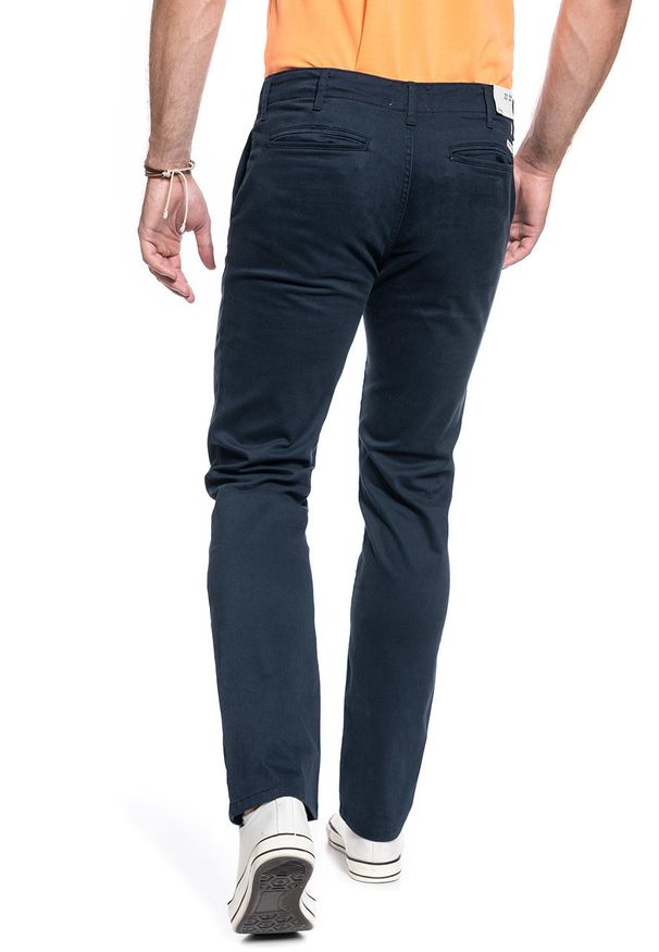 Wrangler - SPODNIE MĘSKIE WRANGLER CHINO IN NAVY W12CW3114 112126258