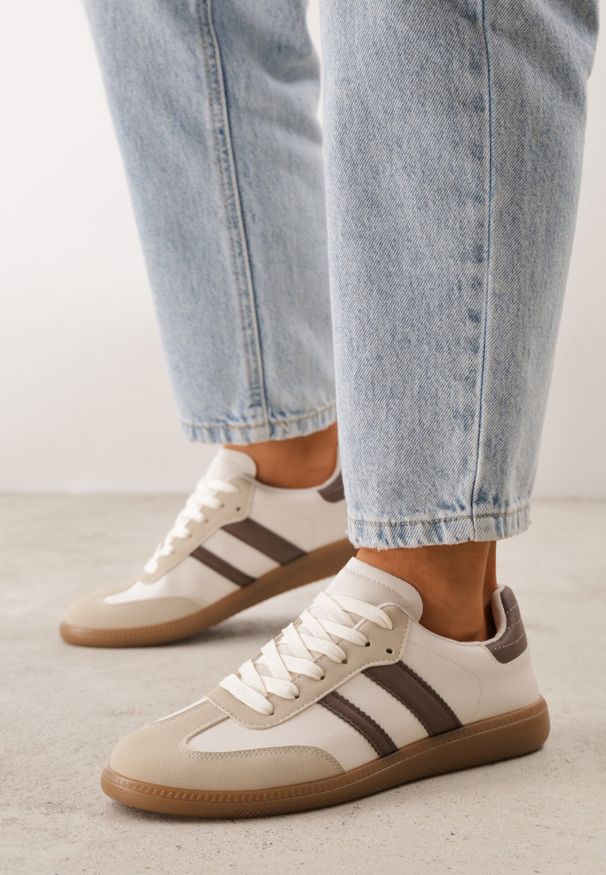 Born2be - Beżowo-Brązowe Sneakersy na Płaskiej Podeszwie z Kontrastowymi Paskami Glaria. Okazja: na co dzień. Zapięcie: pasek. Kolor: beżowy. Materiał: jeans. Wzór: paski. Obcas: na płaskiej podeszwie