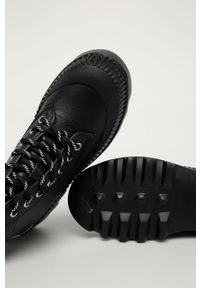 Karl Lagerfeld - Buty skórzane. Nosek buta: okrągły. Zapięcie: sznurówki. Kolor: czarny. Materiał: skóra. Szerokość cholewki: normalna. Obcas: na obcasie. Styl: klasyczny. Wysokość obcasa: średni #4