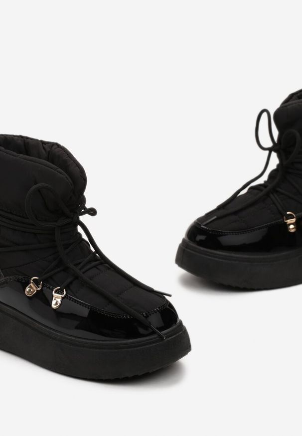 Born2be - Czarne Ocieplone Śniegowce na Platformie z Wycięciem i Ozdobnym Wiązaniem Wokół Cholewki Abintte. Kolor: czarny. Materiał: futro. Szerokość cholewki: normalna. Obcas: na platformie