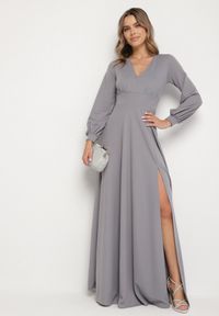 Born2be - Szara Rozkloszowana Sukienka Koktajlowa z Bufiastymi Rękawami i Rozcięciem na Nogę Erqellia. Okazja: na imprezę. Typ kołnierza: dekolt w serek. Kolor: szary. Styl: wizytowy #7