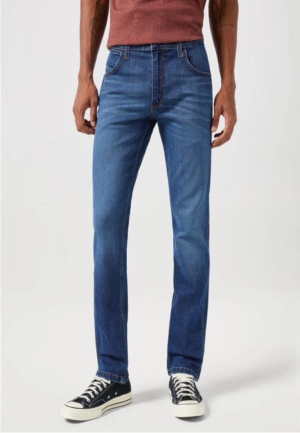 Wrangler - WRANGLER MĘSKIE SPODNIE JEANSOWE REGULAR FIT BALANCING ACT 112351224 W154017978. Okazja: na co dzień. Długość: długie. Styl: klasyczny, casual, elegancki