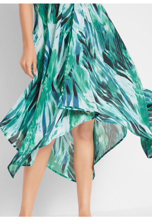 bonprix - Długa sukienka plażowa z szyfonu. Okazja: na plażę. Typ kołnierza: dekolt w serek. Kolor: zielony. Wzór: nadruk, aplikacja. Typ sukienki: asymetryczne. Materiał: szyfon. Długość rękawa: na ramiączkach. Styl: elegancki. Długość: maxi