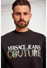 Versace Jeans Couture - BLUZA VERSACE JEANS COUTURE. Materiał: bawełna. Długość rękawa: długi rękaw. Długość: długie. Wzór: napisy, kolorowy