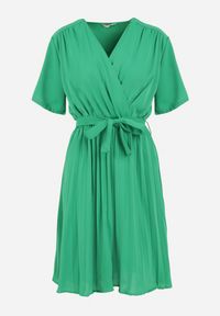 Born2be - Zielona Sukienka z Kopertowym Dekoltem Wiązanym Paskiem i Gumką w Pasie Vung. Kolor: zielony. Materiał: materiał. Typ sukienki: kopertowe. Długość: mini #5