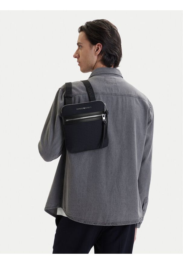 Emporio Armani Saszetka EM005400 AF14637 UB118 Granatowy. Kolor: niebieski. Materiał: materiał