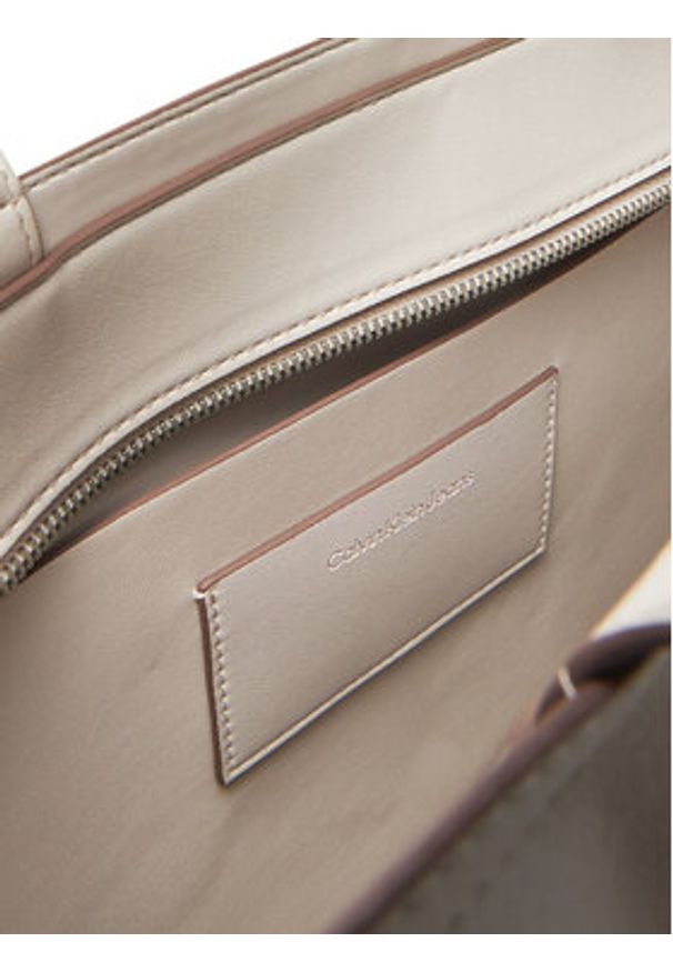 Calvin Klein Jeans Torebka Sculpted Slim Tote34 LV04K3070G Écru. Materiał: skórzane