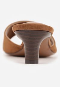 Born2be - Brązowe Klapki VICES na Obcasie Kaczuszka ze Wstawką Imitującą Drewno Azada. Okazja: na co dzień, do pracy. Kolor: brązowy. Materiał: jeans, materiał. Obcas: na obcasie. Styl: casual. Wysokość obcasa: średni #6
