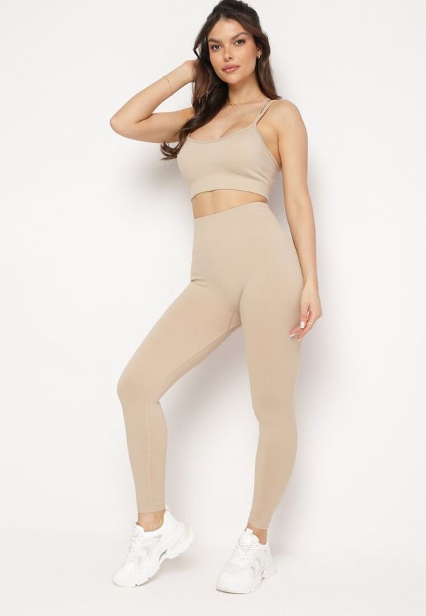 Born2be - Beżowy Komplet Sportowy Biustonosz na Ramiączkach i Legginsy z Gumką w Pasie Nadlira. Kolor: beżowy. Sport: fitness